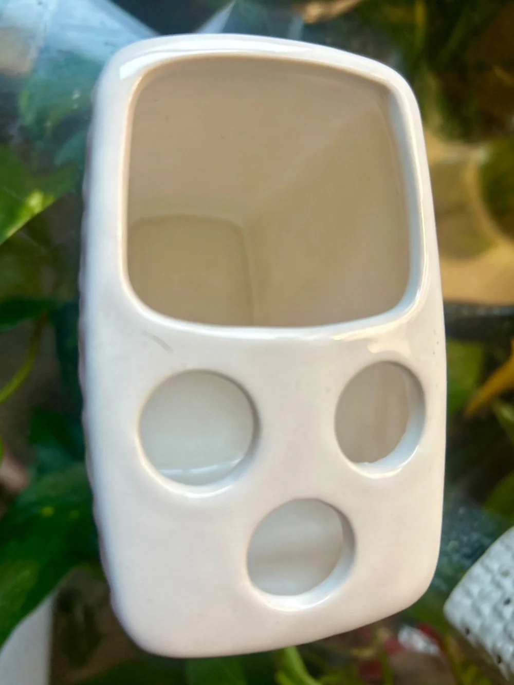 NEW White Textured Ceramic 4-Piece Bathroom Accessory Set with Gold Dot Accents